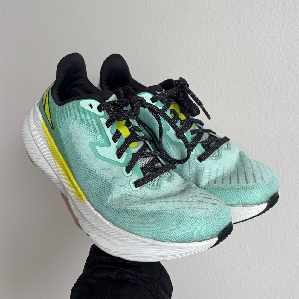Altra Women's Experience Flow road-running shoes in a mint green color size 7.5 - Picture 4 of 11
